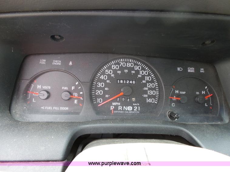 image for item J4920 2005 Ford Crown Victoria Police Interceptor