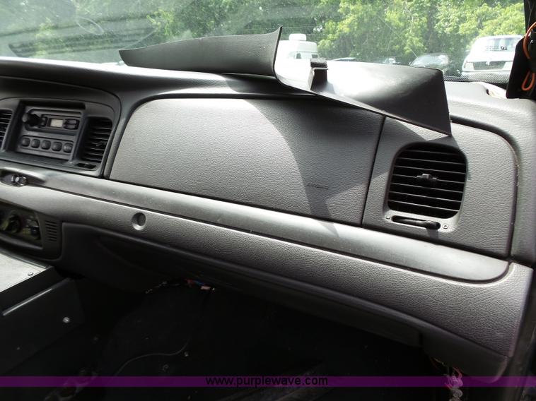 image for item J4920 2005 Ford Crown Victoria Police Interceptor