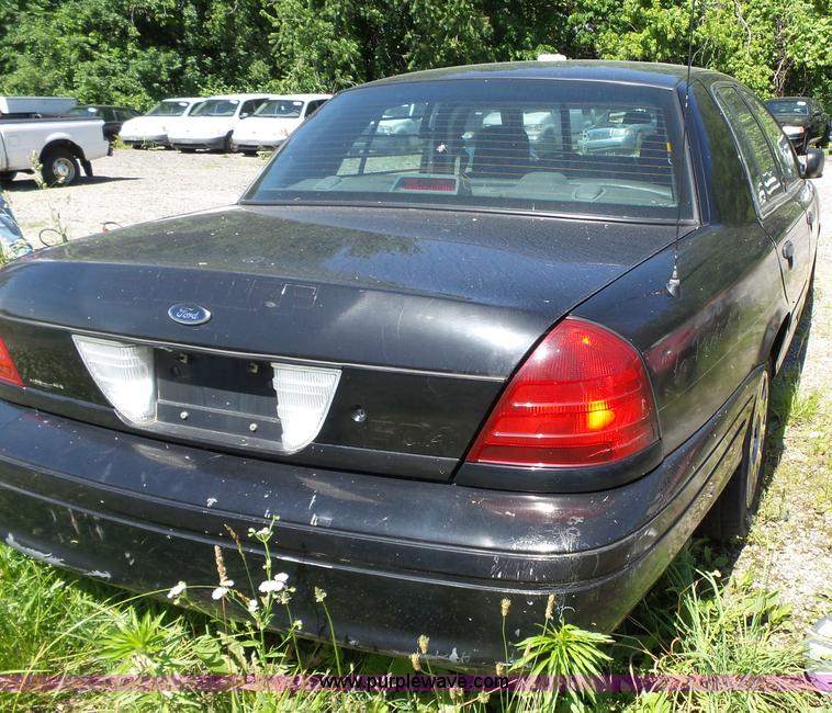 image for item J4920 2005 Ford Crown Victoria Police Interceptor