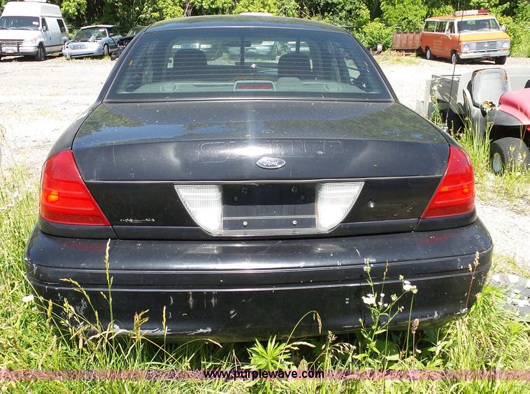 image for item J4920 2005 Ford Crown Victoria Police Interceptor