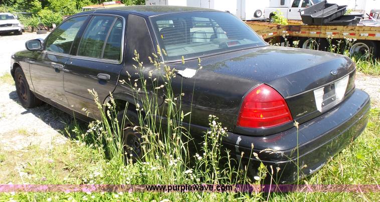 image for item J4920 2005 Ford Crown Victoria Police Interceptor
