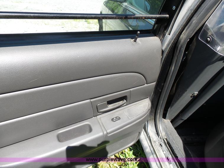 image for item J4920 2005 Ford Crown Victoria Police Interceptor