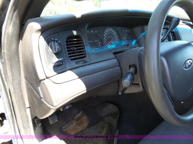image for item J4920 2005 Ford Crown Victoria Police Interceptor