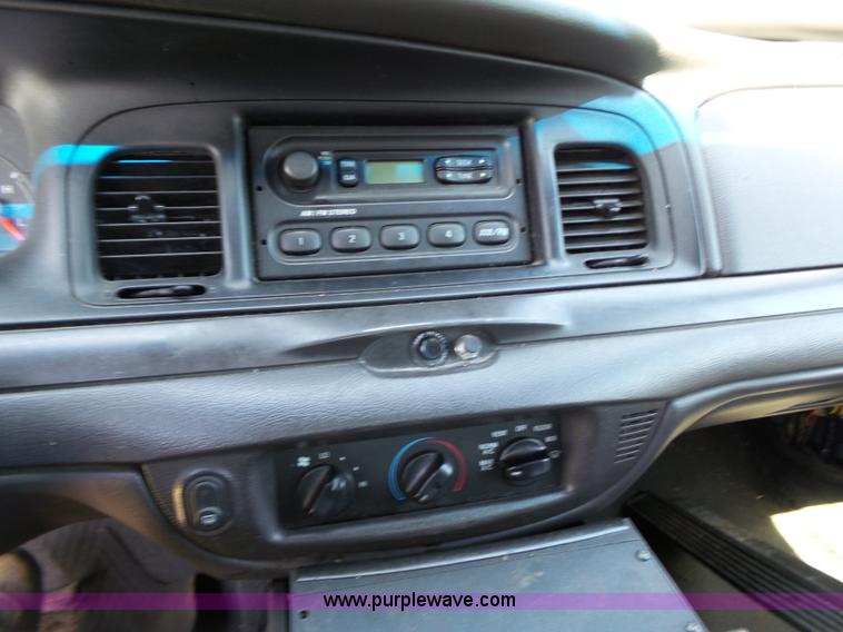 image for item J4920 2005 Ford Crown Victoria Police Interceptor