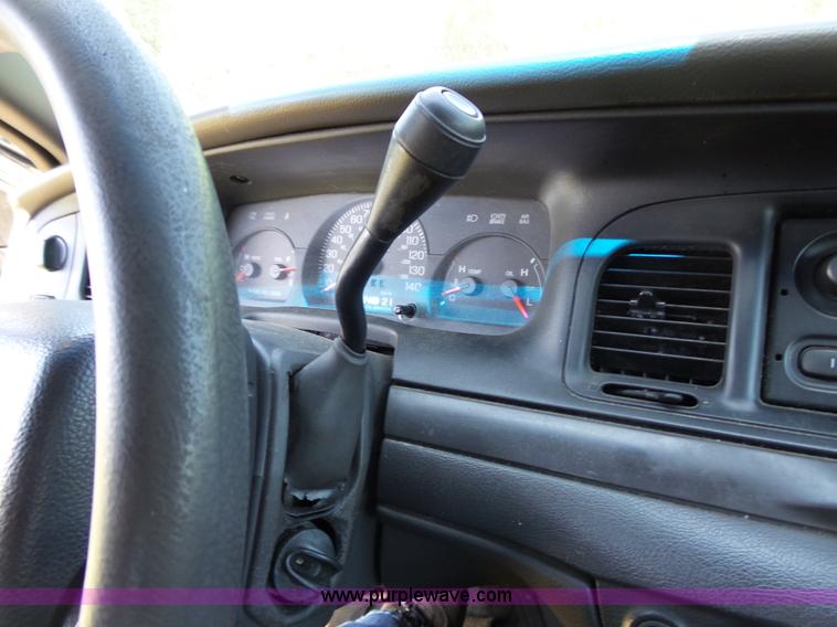 image for item J4920 2005 Ford Crown Victoria Police Interceptor