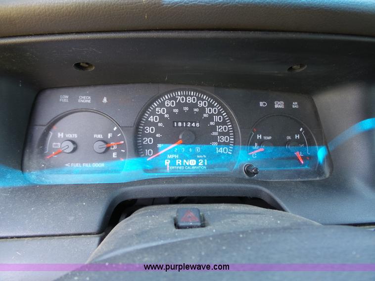 image for item J4920 2005 Ford Crown Victoria Police Interceptor