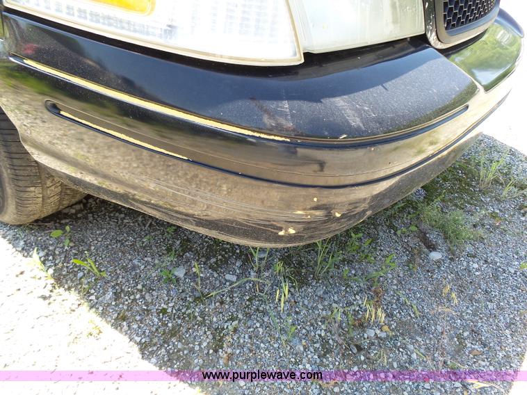 image for item J4920 2005 Ford Crown Victoria Police Interceptor