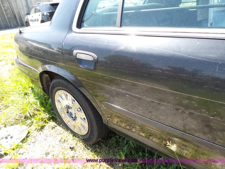 image for item J4920 2005 Ford Crown Victoria Police Interceptor