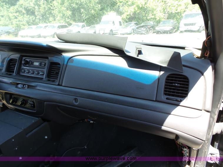 image for item J4920 2005 Ford Crown Victoria Police Interceptor