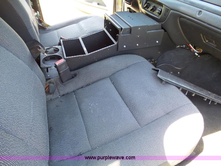 image for item J4920 2005 Ford Crown Victoria Police Interceptor