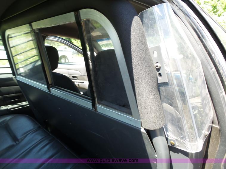 image for item J4920 2005 Ford Crown Victoria Police Interceptor