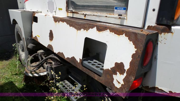 image for item J4923 2006 Elgin Pelican Series P street sweeper