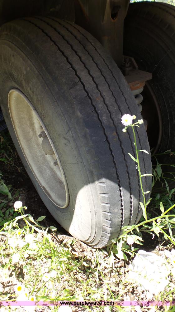 image for item J4923 2006 Elgin Pelican Series P street sweeper