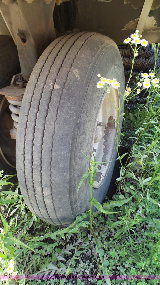 image for item J4923 2006 Elgin Pelican Series P street sweeper