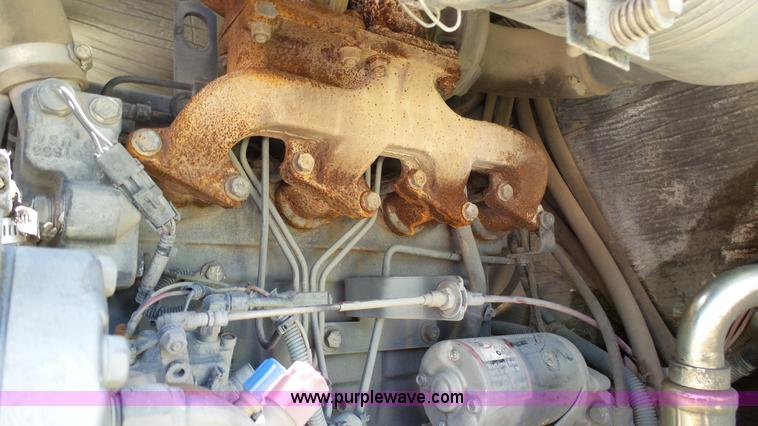 image for item J4923 2006 Elgin Pelican Series P street sweeper