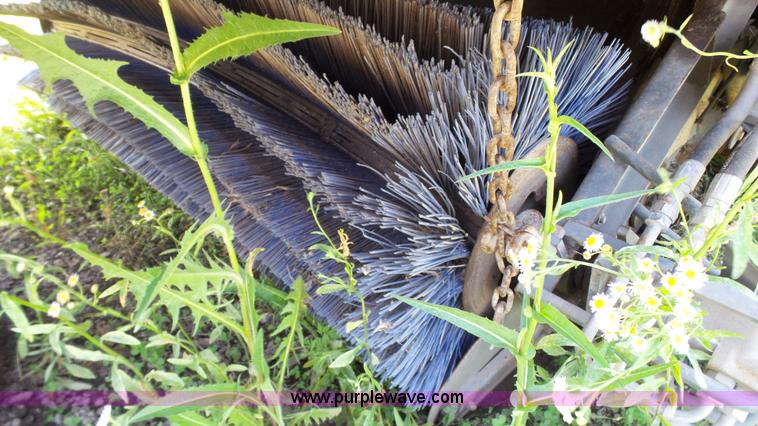 image for item J4923 2006 Elgin Pelican Series P street sweeper