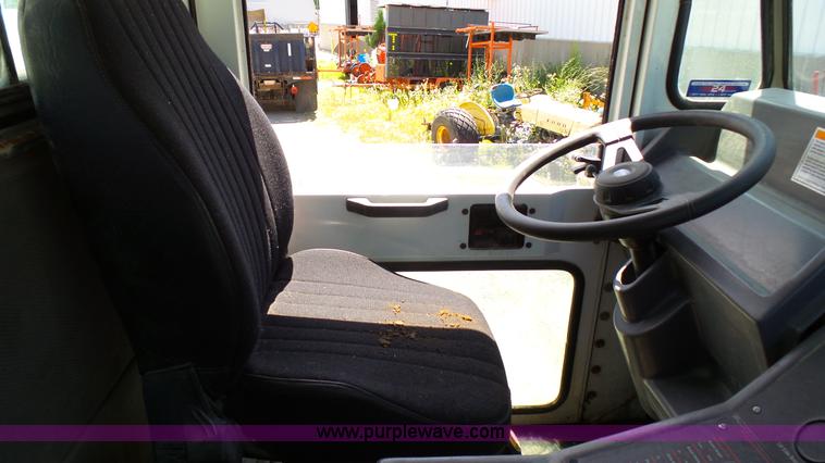 image for item J4923 2006 Elgin Pelican Series P street sweeper