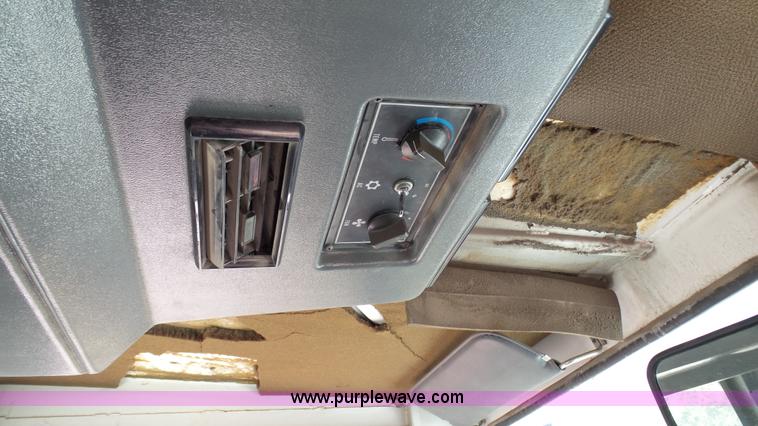 image for item J4923 2006 Elgin Pelican Series P street sweeper