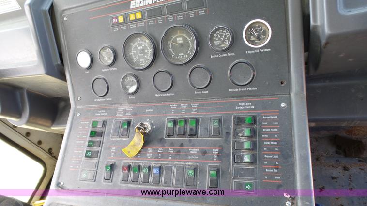 image for item J4923 2006 Elgin Pelican Series P street sweeper