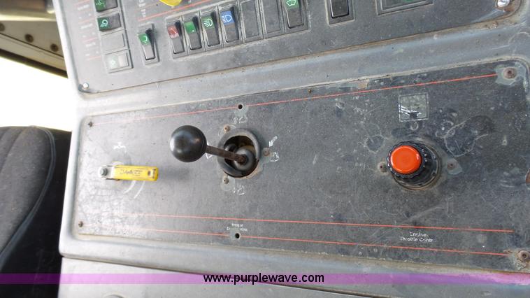 image for item J4923 2006 Elgin Pelican Series P street sweeper