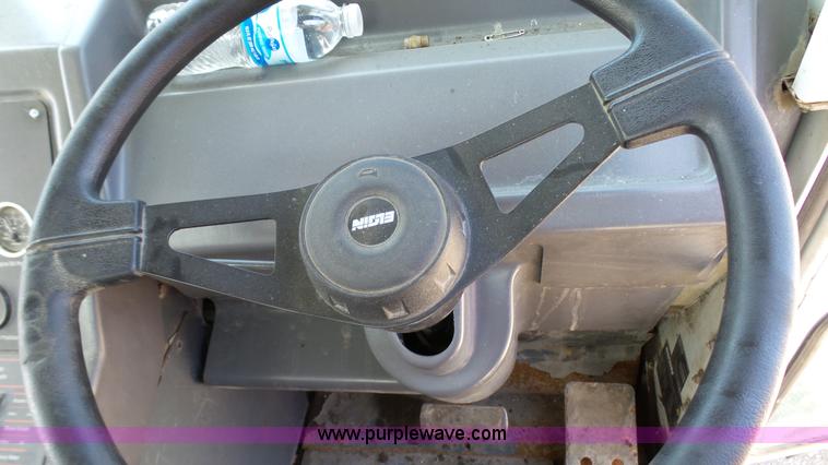 image for item J4923 2006 Elgin Pelican Series P street sweeper