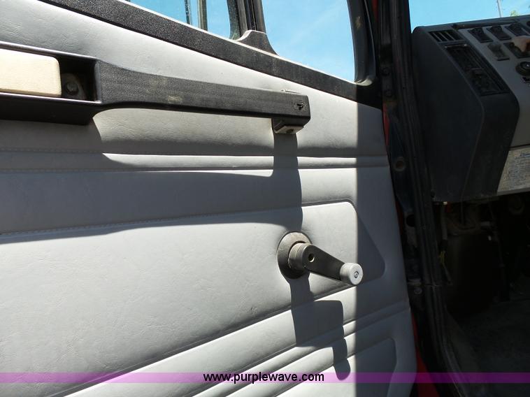 image for item J4925 1993 Freightliner FL80 fire truck