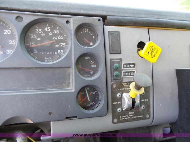 image for item J4925 1993 Freightliner FL80 fire truck