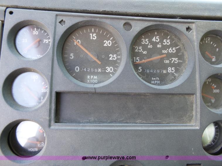 image for item J4925 1993 Freightliner FL80 fire truck