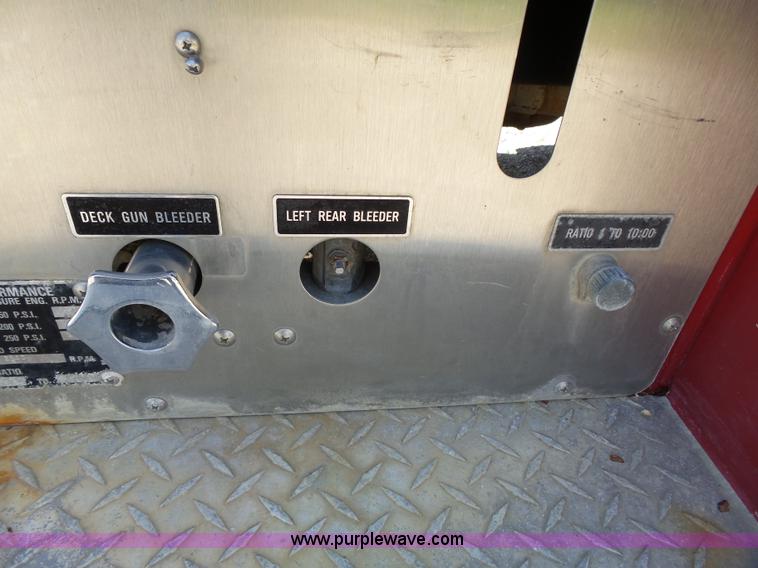 image for item J4925 1993 Freightliner FL80 fire truck