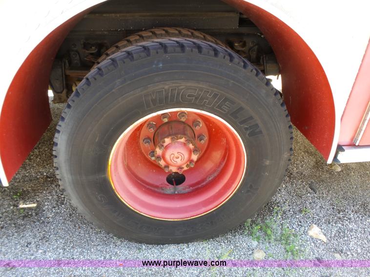 image for item J4925 1993 Freightliner FL80 fire truck