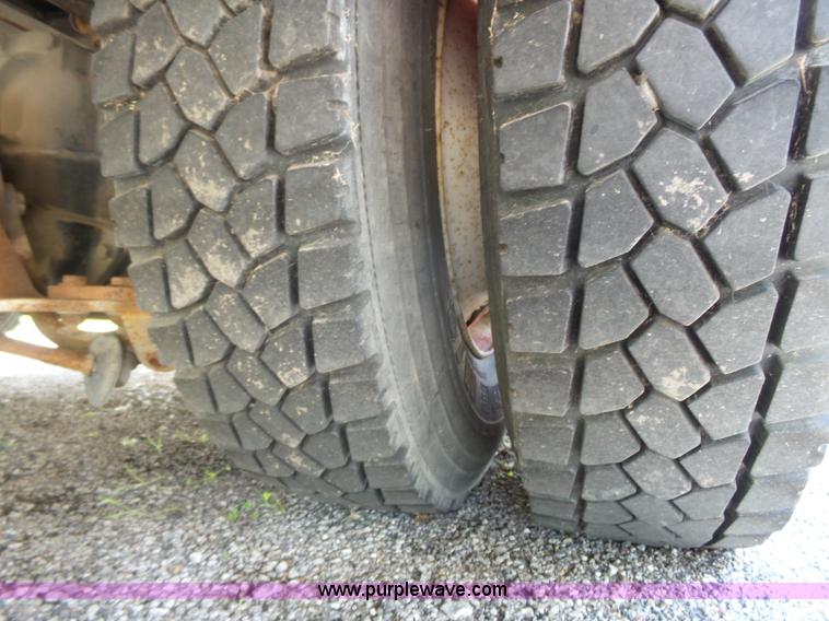 image for item J4925 1993 Freightliner FL80 fire truck