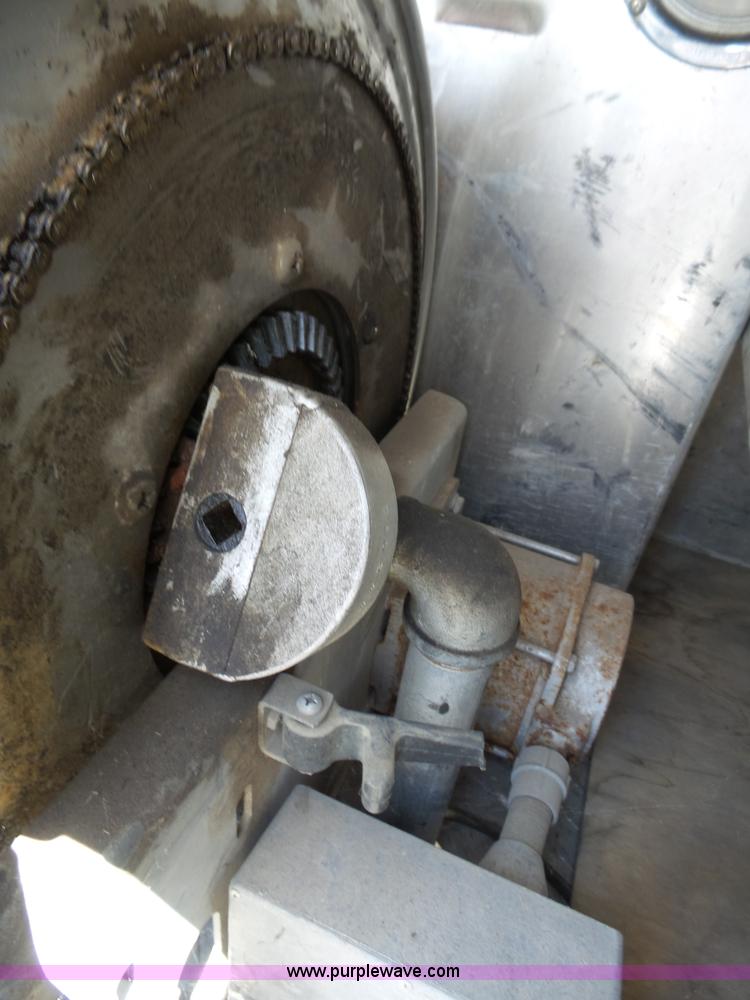 image for item J4925 1993 Freightliner FL80 fire truck