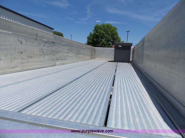 image for item J4925 1993 Freightliner FL80 fire truck