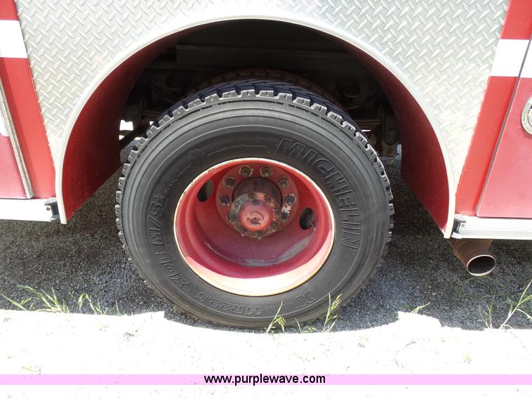 image for item J4925 1993 Freightliner FL80 fire truck