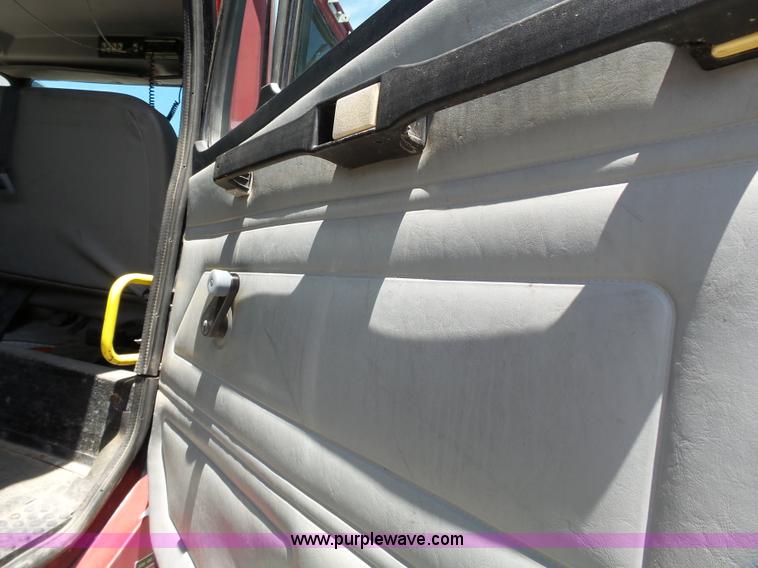 image for item J4925 1993 Freightliner FL80 fire truck