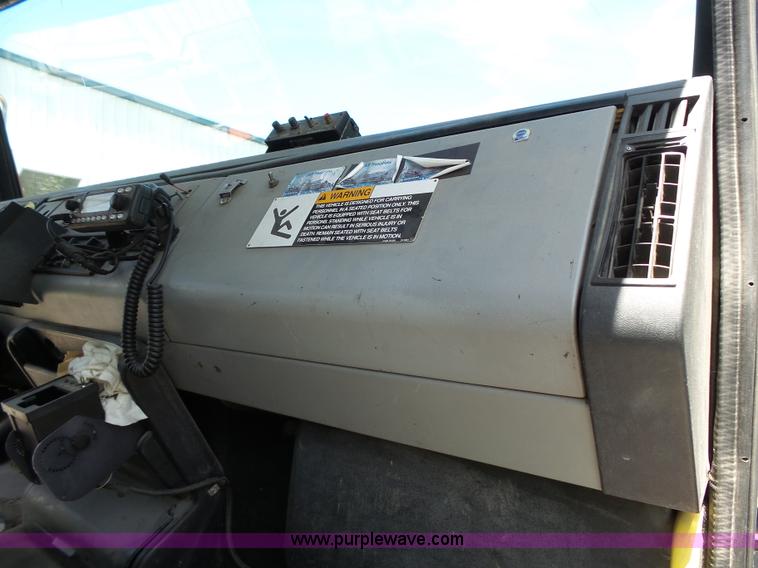 image for item J4925 1993 Freightliner FL80 fire truck