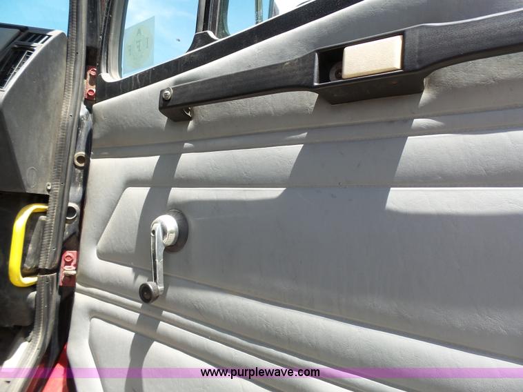 image for item J4925 1993 Freightliner FL80 fire truck