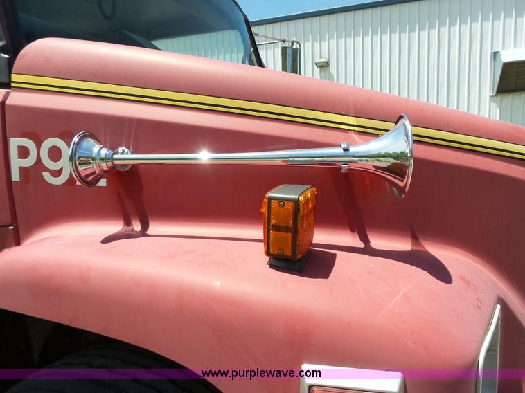 image for item J4925 1993 Freightliner FL80 fire truck