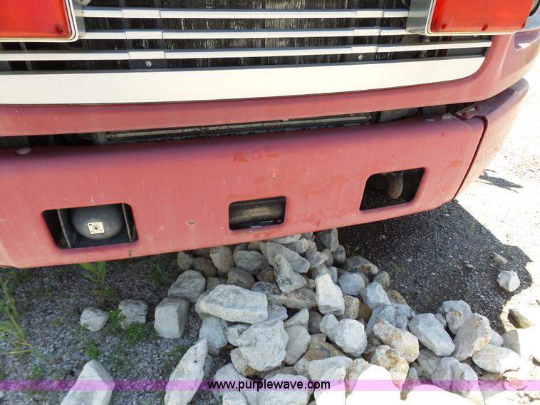 image for item J4925 1993 Freightliner FL80 fire truck