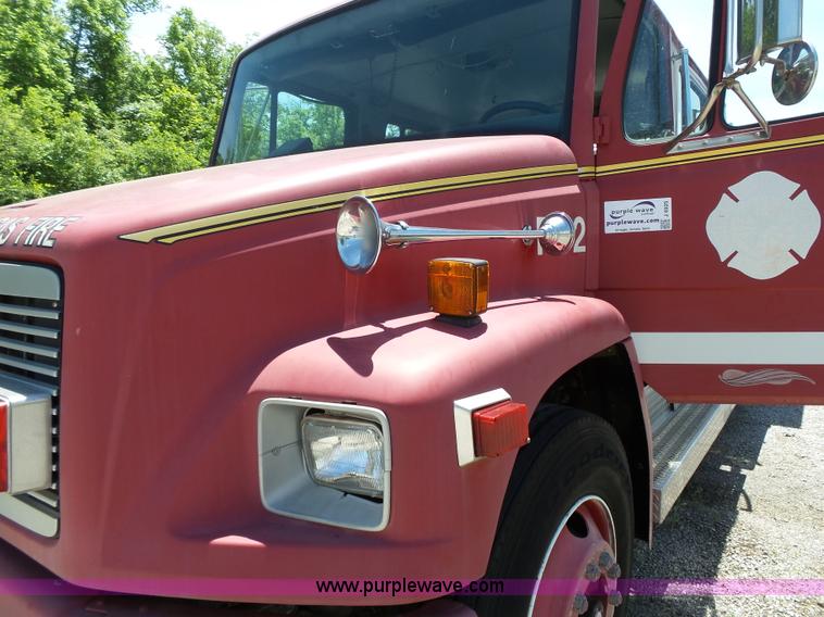 image for item J4925 1993 Freightliner FL80 fire truck