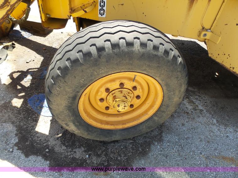 image for item J4927 1994 John Deere 310D backhoe