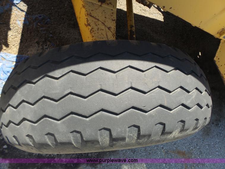 image for item J4927 1994 John Deere 310D backhoe