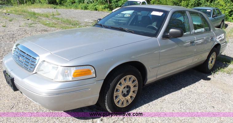 image for item J4930 2005 Ford Crown Victoria Police Interceptor