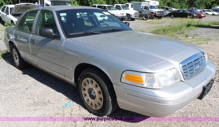 image for item J4930 2005 Ford Crown Victoria Police Interceptor