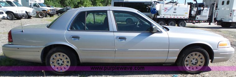 image for item J4930 2005 Ford Crown Victoria Police Interceptor