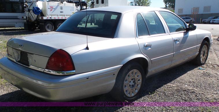 image for item J4930 2005 Ford Crown Victoria Police Interceptor