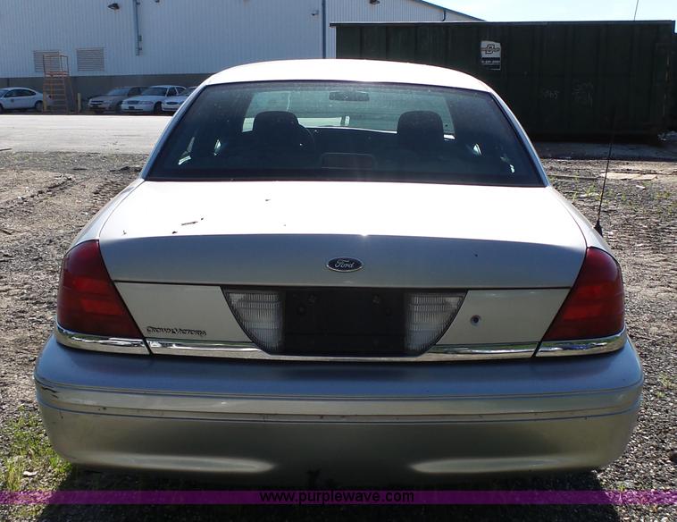 image for item J4930 2005 Ford Crown Victoria Police Interceptor