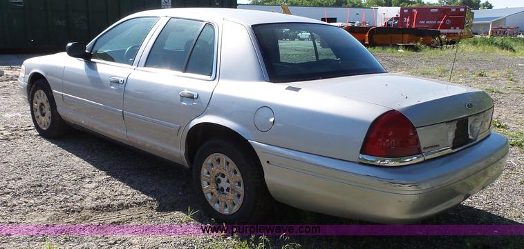 image for item J4930 2005 Ford Crown Victoria Police Interceptor