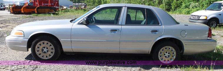 image for item J4930 2005 Ford Crown Victoria Police Interceptor