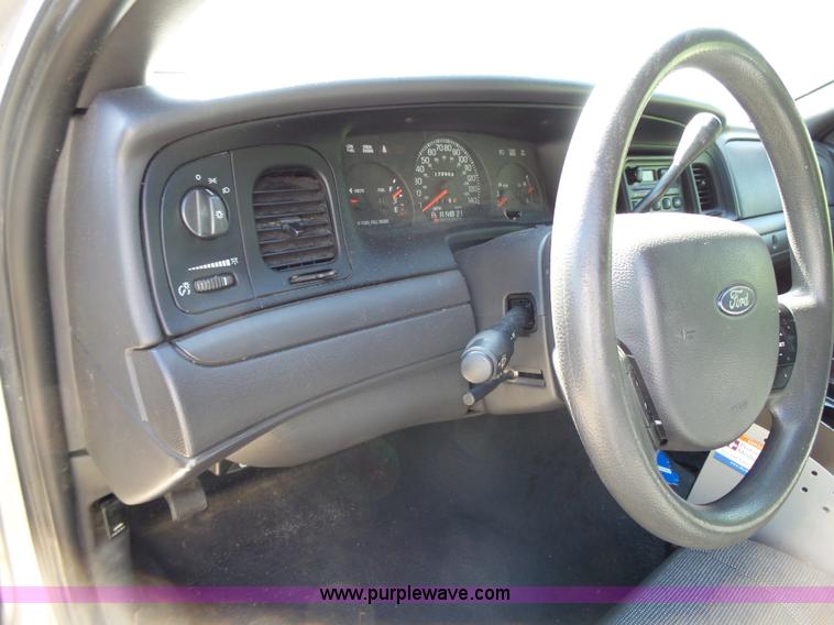 image for item J4930 2005 Ford Crown Victoria Police Interceptor